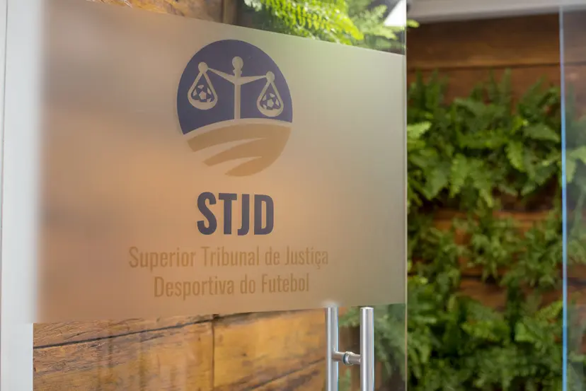 Após novo julgamento, STJD decide aumentar punição contra o Vitória
