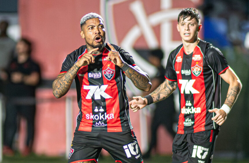 Em noite inspirada, Vitória consegue virada história sobre o Athletico e se classifica na Copa do Brasil