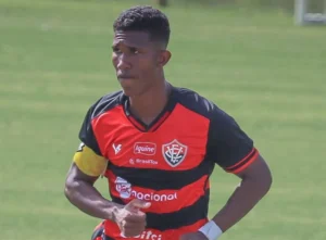 Edson Eduardo atuando pelas categorias de base do Vitória