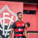 Atleta com passagem pela base do Vitória acerta com clube do futebol europeu