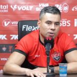 Jair Ventura entra para o top 3 de piores técnicos do Vitória em clássicos Ba-Vi nos últimos 10 anos