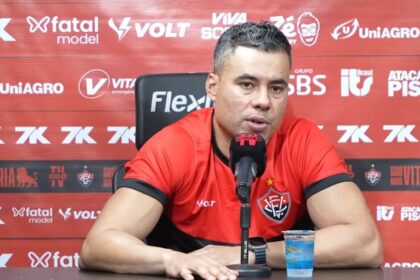 Jair Ventura entra para o top 3 de piores técnicos do Vitória em clássicos Ba-Vi nos últimos 10 anos