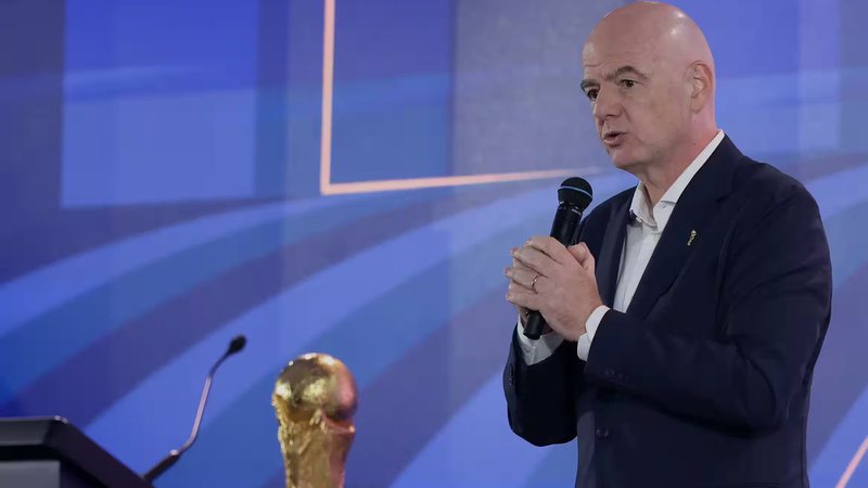Presidente da FIFA convoca reunião de emergência