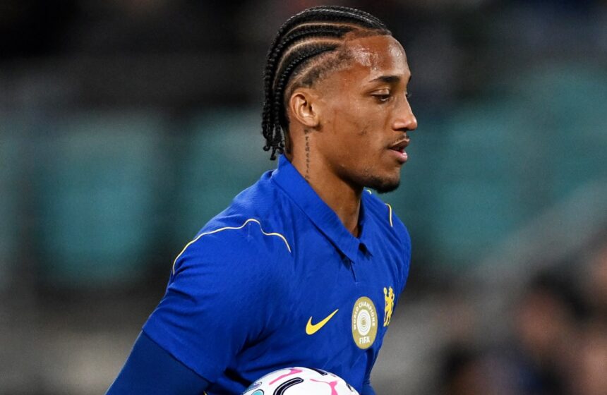 Chelsea acerta renovação contratual com João Pedro em meio ao interesse de outros clubes