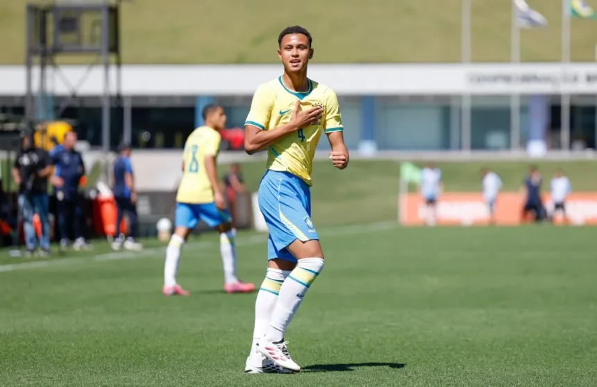 Promessa da base do Vitória marca em amistoso da Seleção Brasileira
