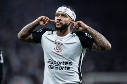 Após deixar o Corinthians, Memphis Depay desperta interesse de clubes brasileiros