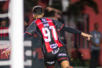 Artilheiro da Copa do Brasil, Renê pode alcançar marca histórica pelo Vitória