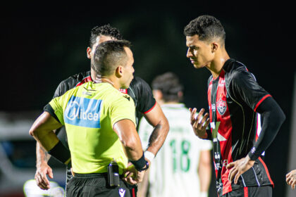 STJD denuncia atleta do Palmeiras e trio do Vitória após partida polêmica pelo Brasileirão