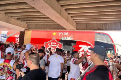 Torcida organizada do Vitória convoca AeroNego antes de viagem da equipe para Curitiba