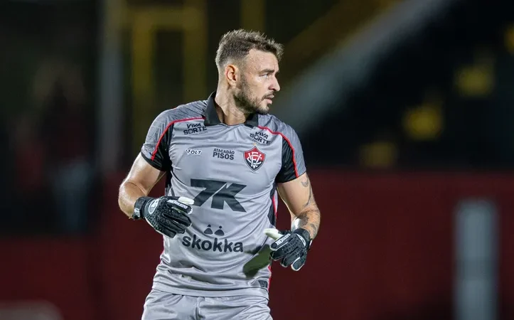 Vitória anuncia rescisão contratual com o goleiro Gabriel Vasconcelos