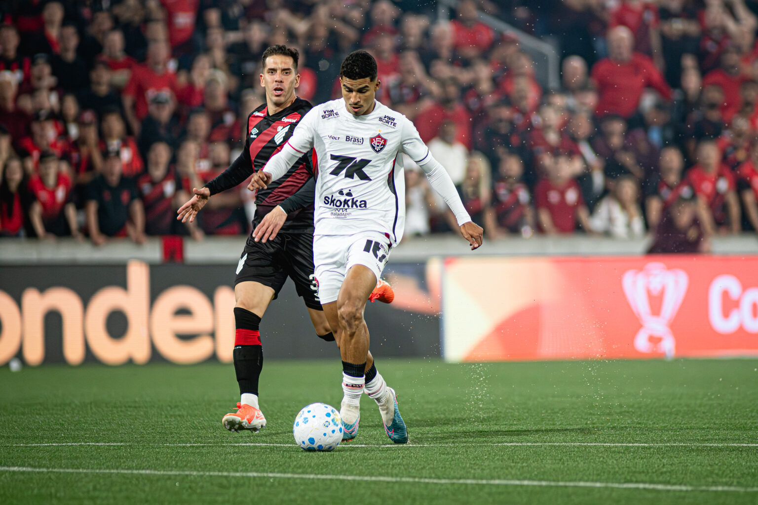 Vitória x Athletico: Saiba onde assistir, prováveis escalações e mais detalhes sobre o confronto