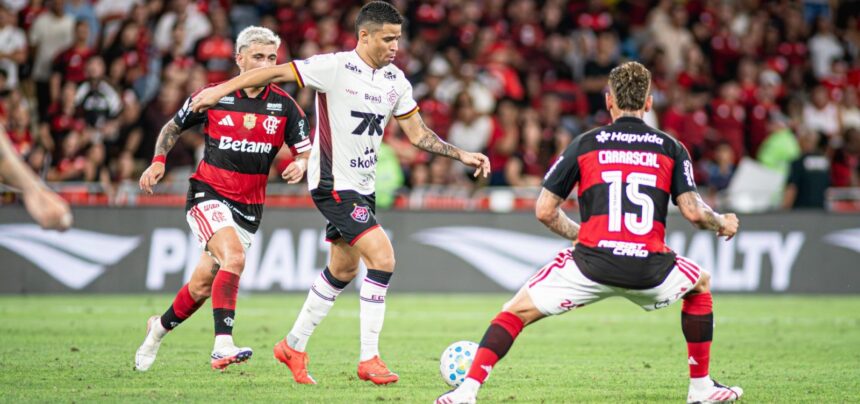 Vitória perde mais uma fora de casa e segue no meio da tabela do Brasileirão