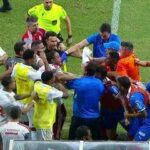 Atleta do Bahia é denunciado no STJD após confusão em partida contra o Internacional