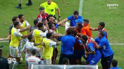 Atleta do Bahia é denunciado no STJD após confusão em partida contra o Internacional