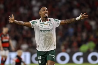 Atacante revelado pelo Palmeiras marca em estreia pelo Manchester City