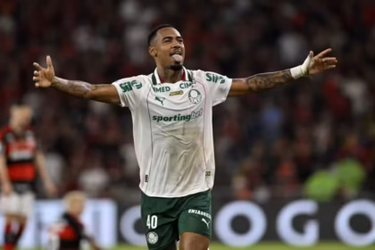 Atacante revelado pelo Palmeiras marca em estreia pelo Manchester City