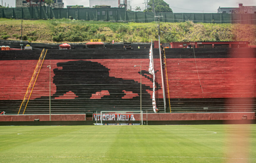 Vitória rescinde contrato com atleta da base que estava emprestado a clube nordestino