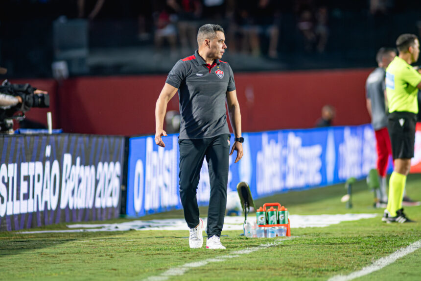 Internacional demite treinador e tem Jair Ventura como principal alvo
