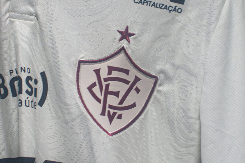 Vitória reintegra jogador rejeitado para a sequência da temporada