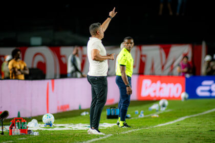 Jair Ventura fala sobre pressão e permanência no Vitória: “sempre acreditei”