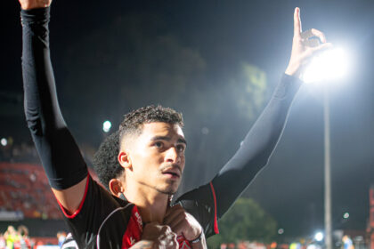 Artilheiro do Vitória alcança marca impressionante de Lamine Yamal em 2026