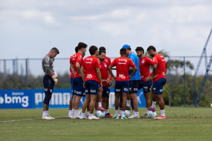 Bahia realiza treinamentos táticos antes de confronto direto com o Athletico