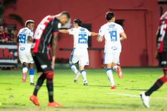 Vitória sofre virada para o Cruzeiro no Barradão e amarga mais um resultado negativo no Brasileirão