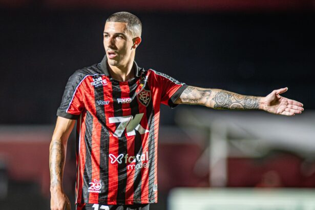 Atleta com passagem recente pelo Vitória marca gol em partida da Liga Europa