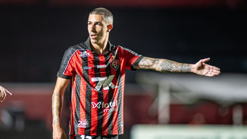 Atleta com passagem recente pelo Vitória marca gol em partida da Liga Europa