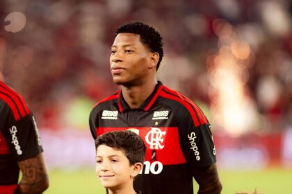 Atacante do Flamengo é barrado após exames médicos em clube da Rússia