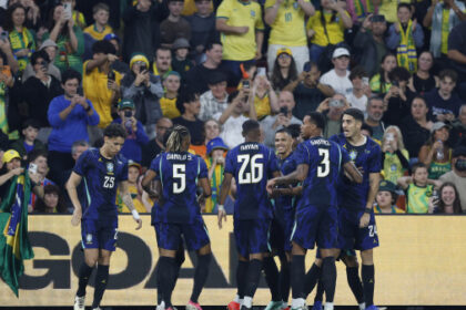 Atacante marca e encerra jejum com a camisa da Seleção Brasileira