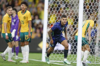 Brasil sofre apagão, mas vence Austrália em segundo amistoso