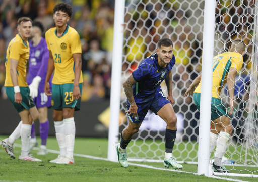Brasil sofre apagão, mas vence Austrália em segundo amistoso