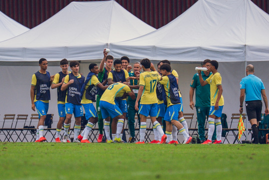 Atleta da base do Bahia decide no fim e Seleção Brasileira vence na categoria sub-17