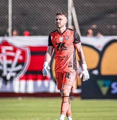 Após deixar o Vitória, goleiro tem negociações avançadas para retornar ao futebol italiano