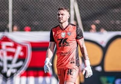 Após deixar o Vitória, goleiro tem negociações avançadas para retornar ao futebol italiano