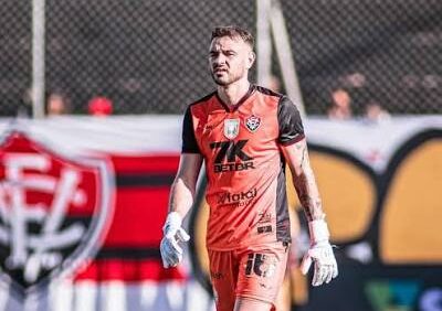 Após deixar o Vitória, goleiro tem negociações avançadas para retornar ao futebol italiano
