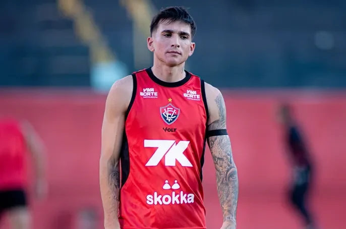 Reforço do Vitória avança em preparação e treina com elenco