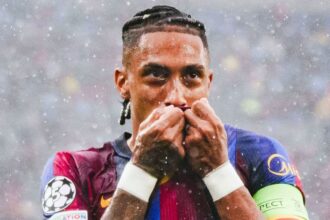 Em temporada impressionante, Raphinha bate recorde histórico pelo Barcelona