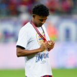 Meia deixa o Bahia e assina com clube do futebol português