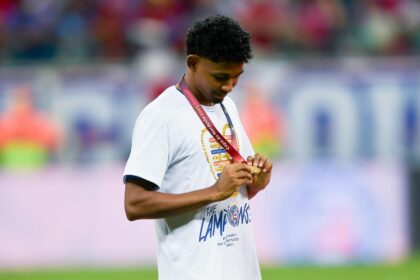 Meia deixa o Bahia e assina com clube do futebol português