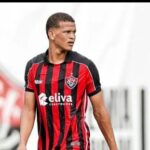 Vitória acerta renovação contratual com promessa da base até 2029