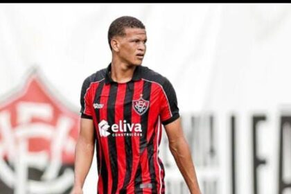 Vitória acerta renovação contratual com promessa da base até 2029
