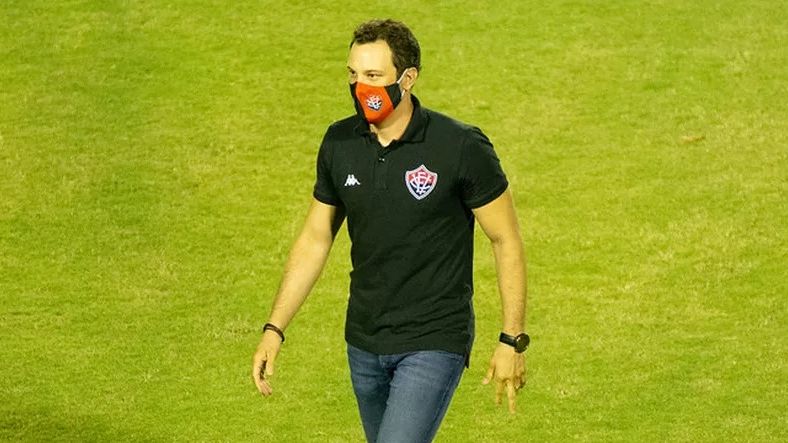 Clube da Série B acerta a contratação de ex-treinador do Vitória