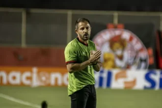 Ex-treinador do Vitória é anunciado por equipe para disputar o Campeonato Brasileiro em 2027