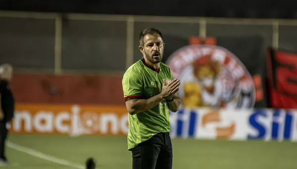Ex-treinador do Vitória é anunciado por equipe para disputar o Campeonato Brasileiro em 2027