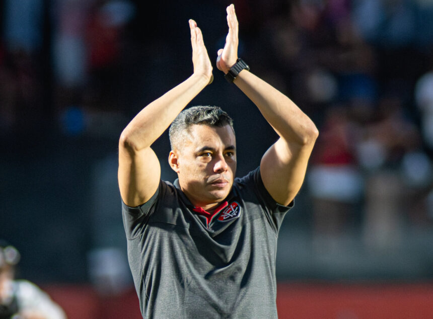 Vitória entra em campo defendendo bom retrospecto contra adversários diretos no Brasileirão