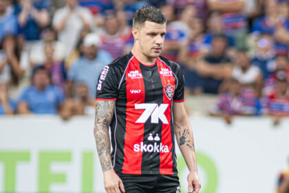 Atacante pode retornar a titularidade no Vitória em meio a jejum de gols