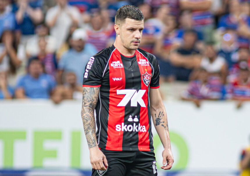 Atacante pode retornar a titularidade no Vitória em meio a jejum de gols