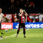 Vitória enfrenta o Athletico com praticamente um time de pendurados